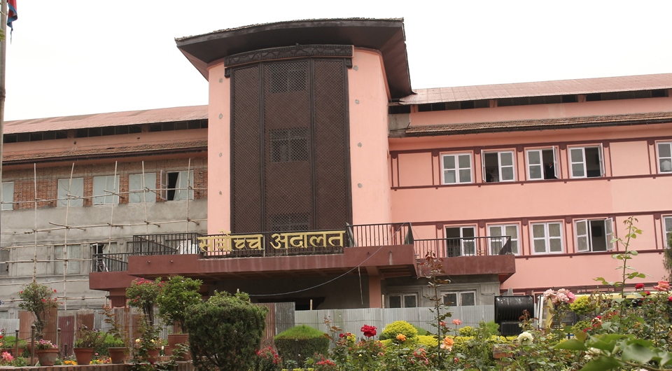 अख्तियारका सचिव न्यौपानेलाई १५ दिनभित्र अदालतमा उपस्थित हुन सर्वोच्चको आदेश