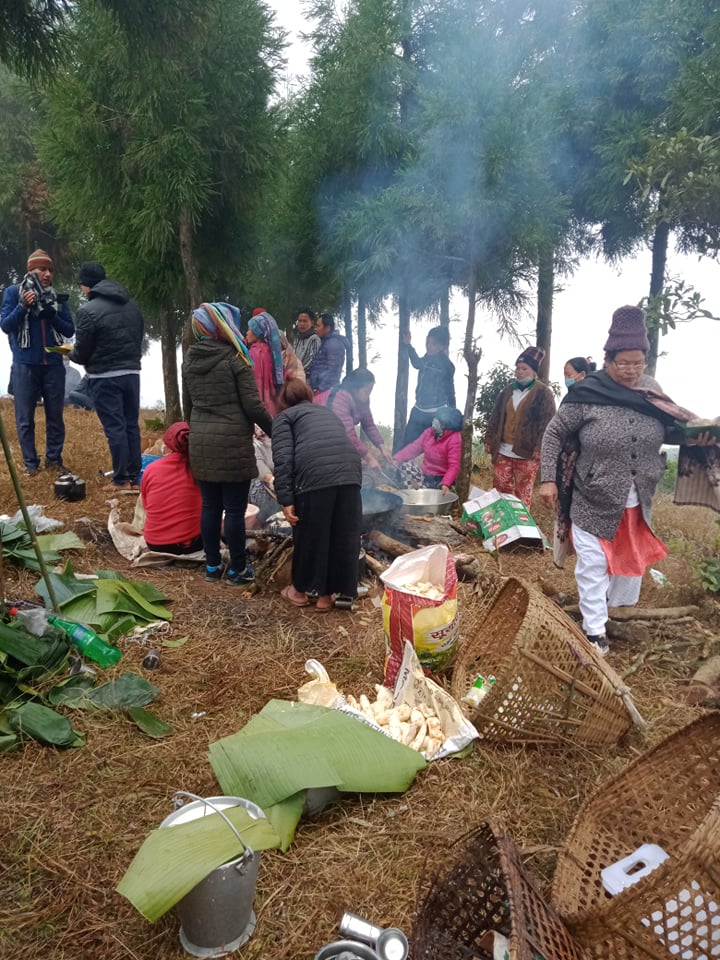 पर्यटकको रोजाईमा स्थानिय परिकार, टपरीमा ढिडो र गुन्द्रुक खान पाउदा पर्यटक मख्ख !