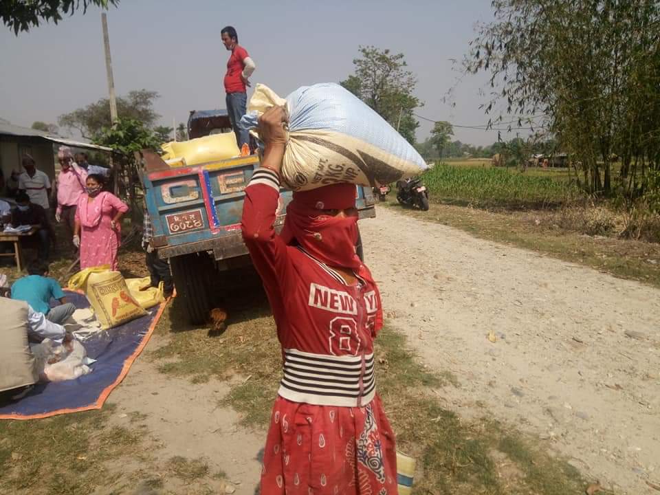 आठ सय विपन्न परिवारलाई चुलाचुली गाउँपालिकाको खाद्यन्न राहत