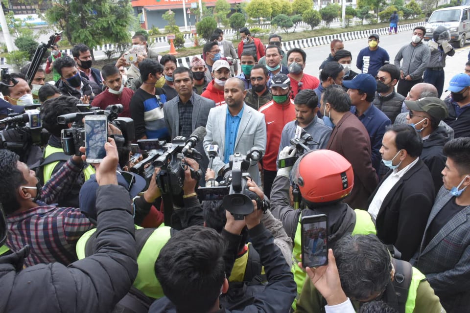 जाहेरी दर्ता गर्न सरकारी वकिलको कार्यलयमा अनेरास्ववियू, युवासंघ र जसपा