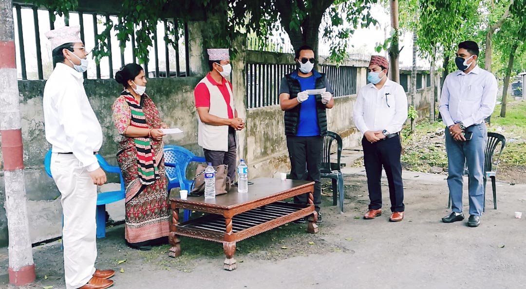 बराह ग्रुपद्वारा कोरोना राहत कोषमा १९ लाख हस्तान्तरण