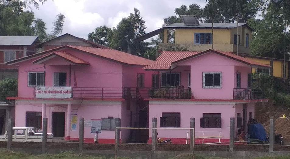माई नगरपालिकाका १ हजार ९४१ बिपन्न परिवारलाई राहत वितरण