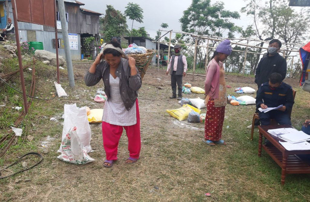 माङसेबुङ गाउँपालिका ५ मा राहत वितरण, याेसँगै सबै वडामा वितरण सम्पन्न