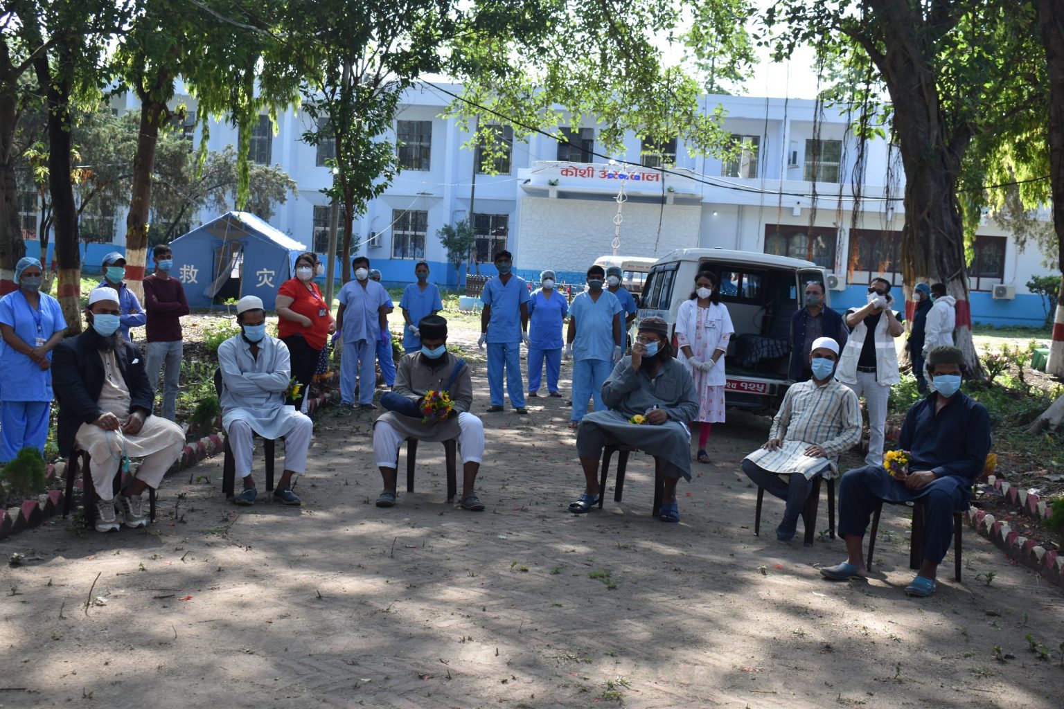 कोरोनालाई जितेर कोशी अस्पतालबाट ६ जना घर फर्किए