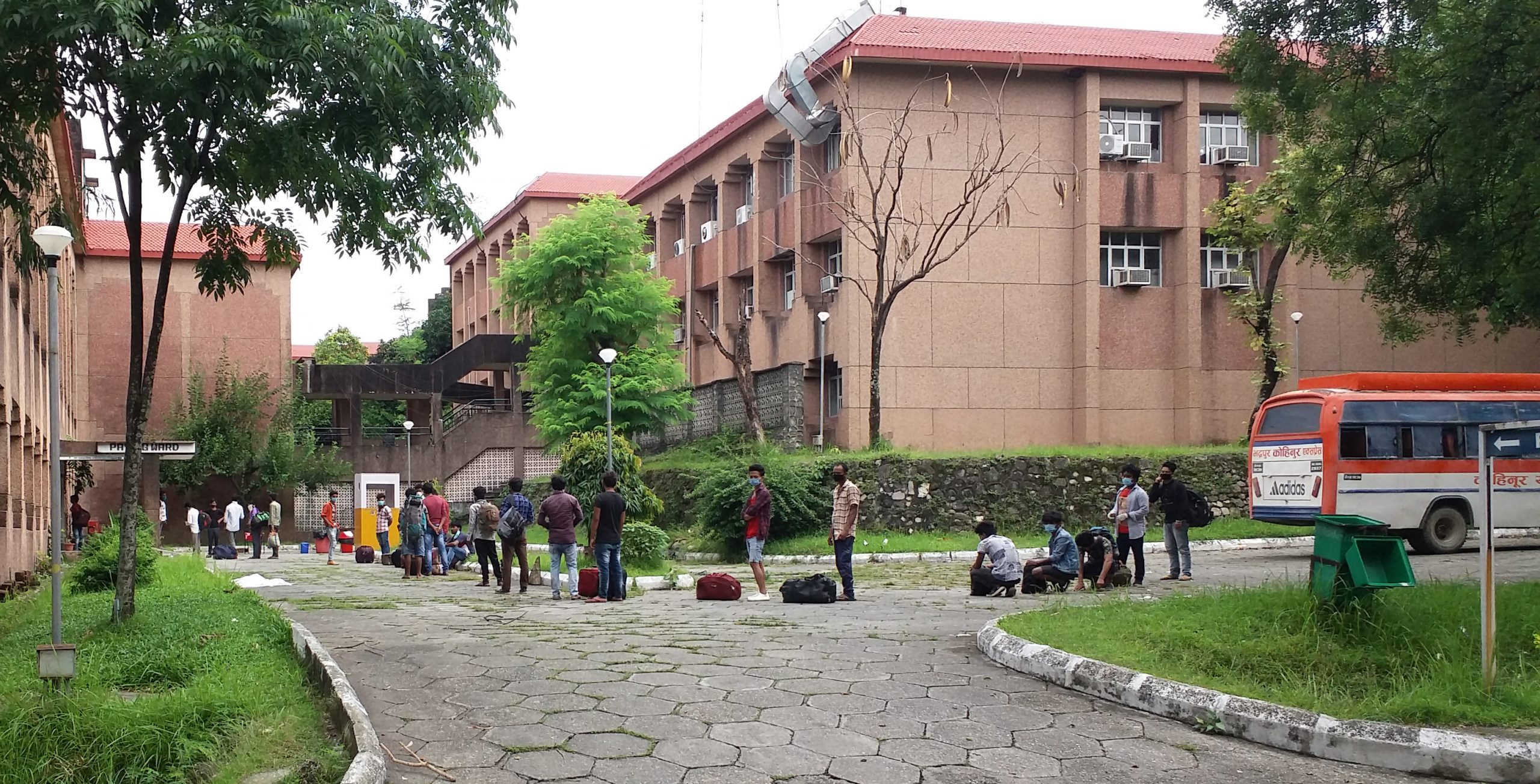 बीपी प्रतिष्ठान हाता भित्र लकडाउन घोषणा