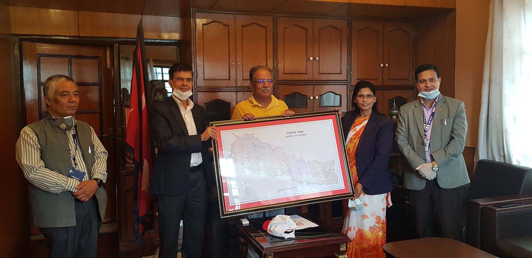 नेकपा अध्यक्ष प्रचण्डलाई सरकारका तर्फबाट नेपाल नयाँ नक्सा