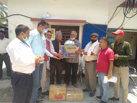 सुनसरीका सामुदायिक विद्यालयहरुलाई सेभ द अर्थको सहजीकरणमा स्वास्थ्य सामाग्री सहयोग