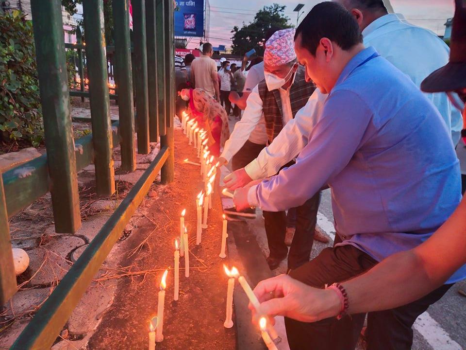 संविधान संशोधन विधेयक पारित भएपछि प्रधानमन्त्री ओलीको गृहनगरमा दिप प्रज्वलन