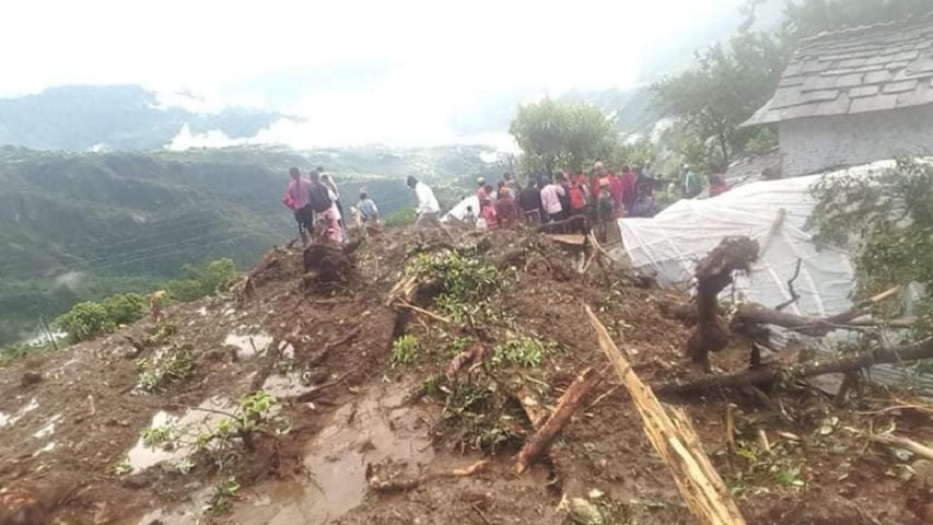 पर्वतको कुश्मामा पहिरोले पुरिएर पाँचको मृत्यु, चार बेपत्ता