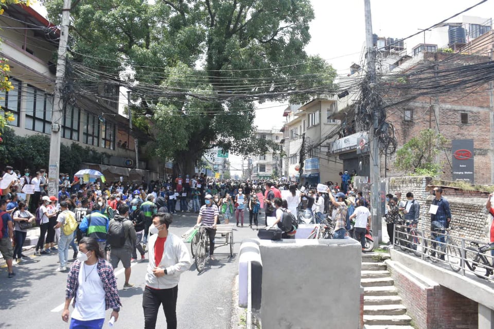 झापासहित देशका विभिन्न स्थानमा आज पनि सरकार विरुद्ध प्रदर्शन हुँदै