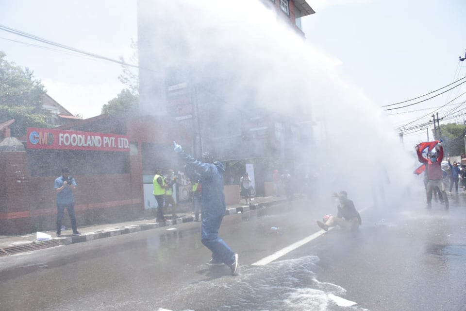 सरकारको विरुद्धमा राजधानीमा प्रदर्शन, प्रहरीद्धारा पानीको फोहोरा, अश्रुग्यास र लाठी चार्ज