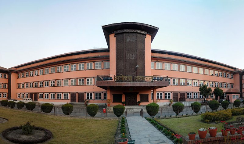 प्रधानमन्त्री ओलीलाई अदालतमा उपस्थित हुन सर्वोच्चको आदेश