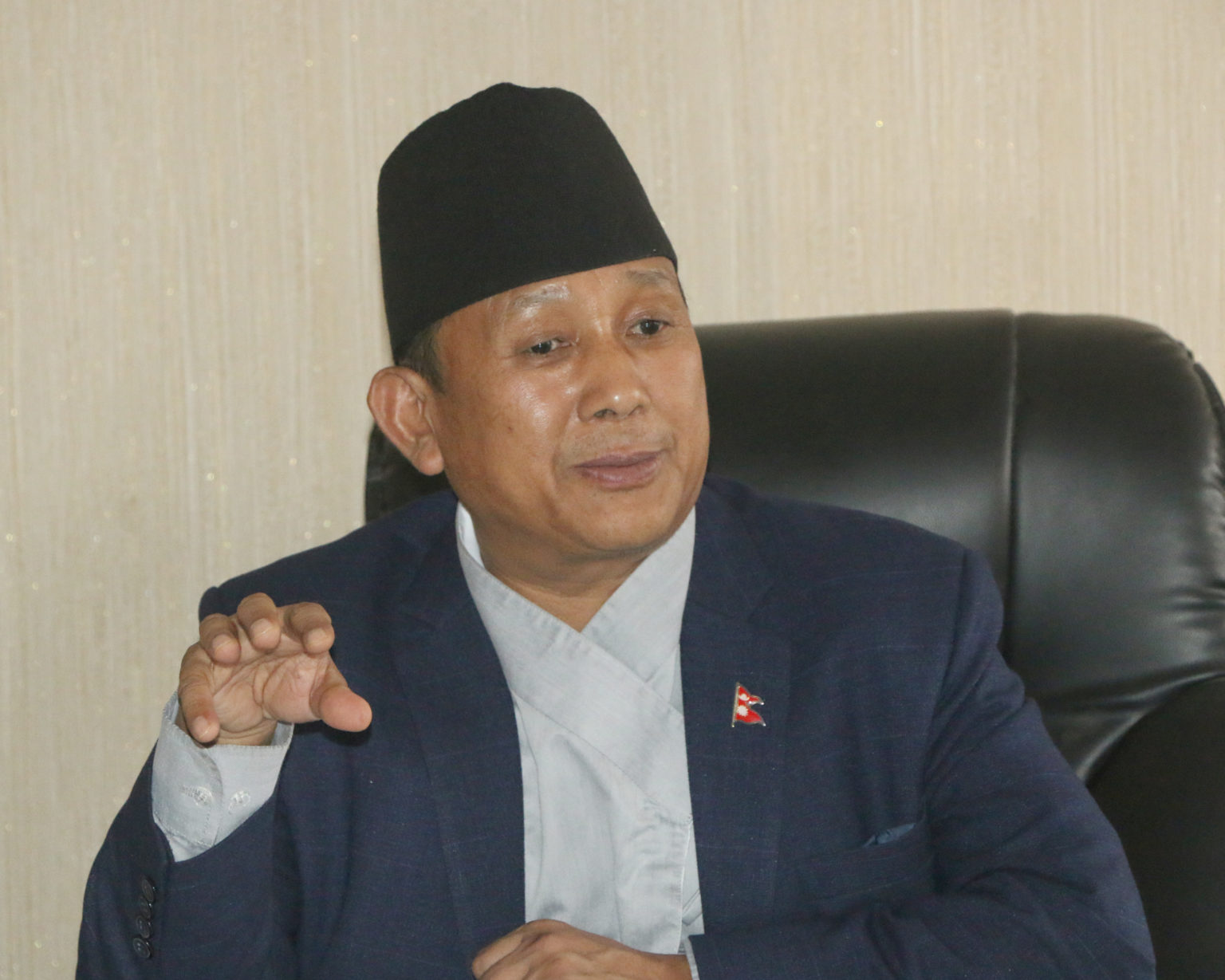 सर्वाेच्चको फैसलाले प्रधानमन्त्रीलाई राजीनामा दिनबाट रोक्योः संञ्चारमन्त्री गुरुङ