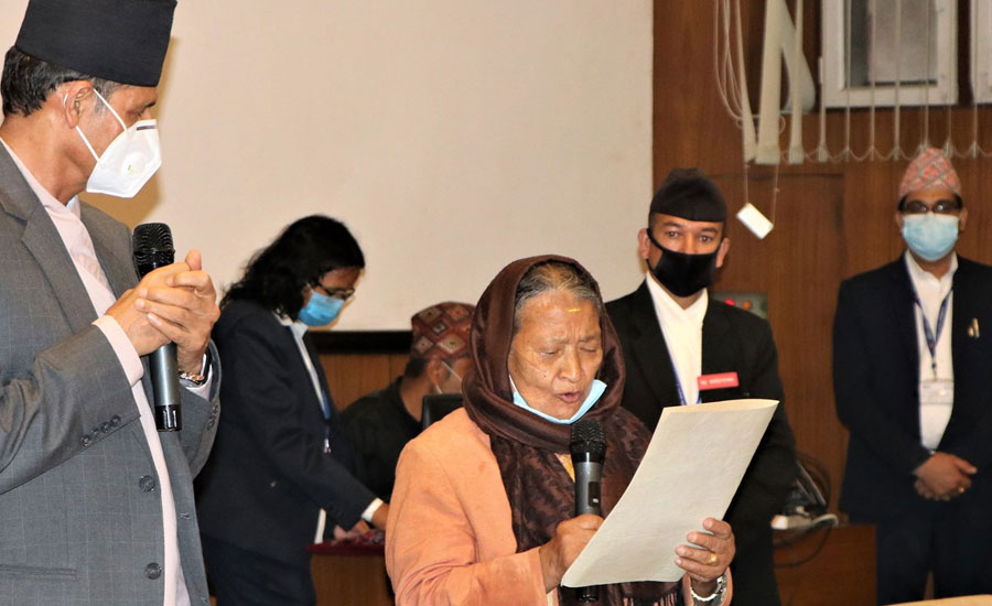 कांग्रेस सांसद ज्वारचनद्धारा शपथ ग्रहण