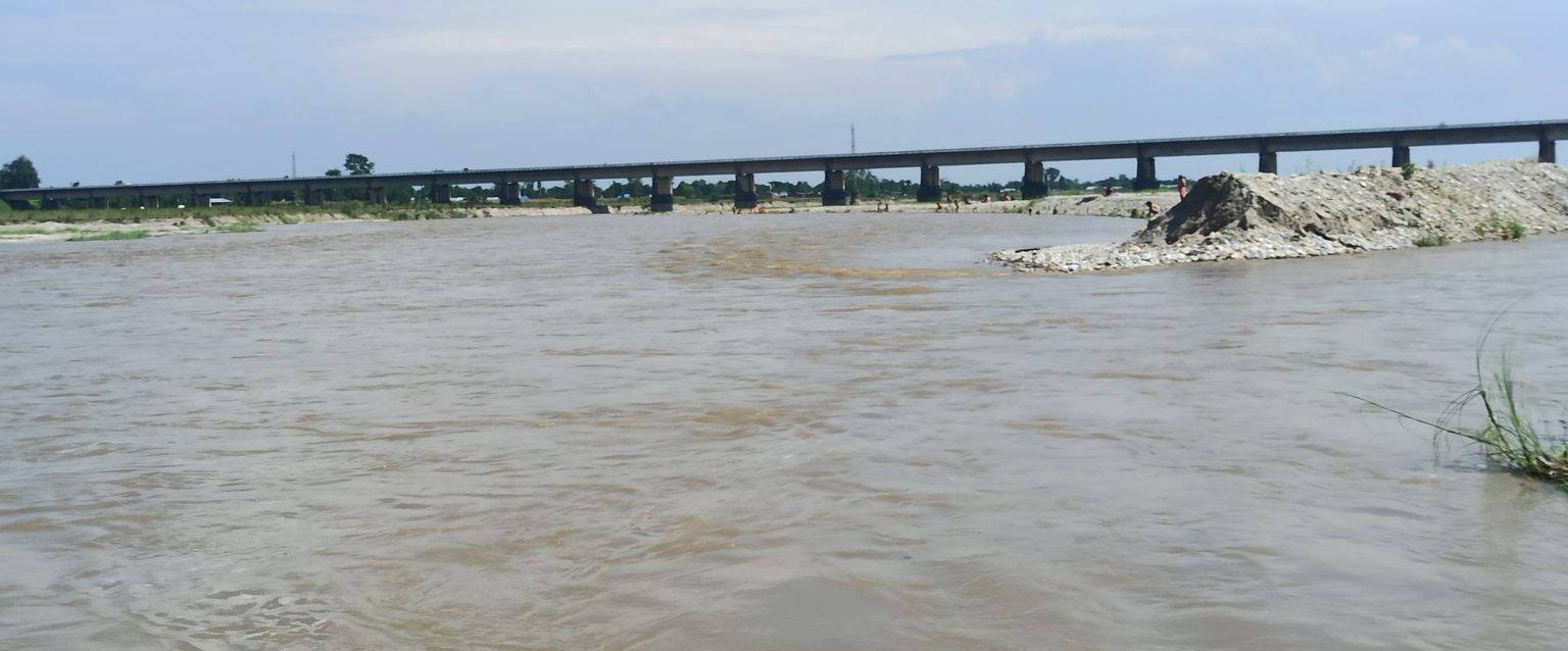 कनकाई नदिमा पानिको वहाव बढ्दो क्रममा, आसपासको मानव बस्ति हटाईयो