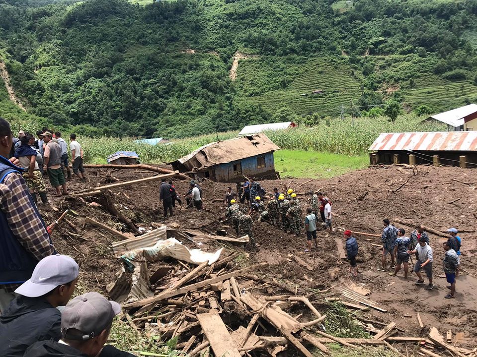 सिन्धुपाल्चोकमा पहिरोमा परि एकै परिवारका २ जनाको मृत्यु, ३ जना बेपत्ता