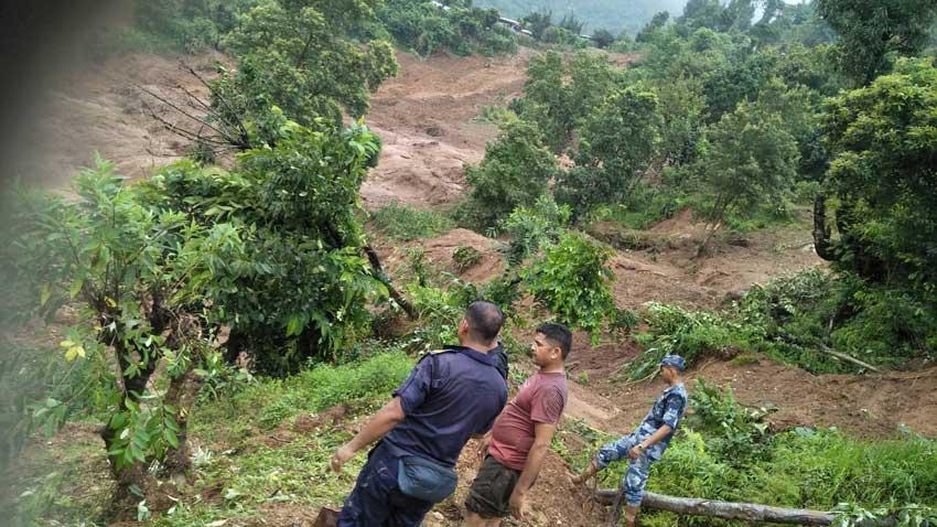 डोटीमा घर भत्कदा एकै परिवारका ४ को मृत्यु, अन्य ४ जना घाईते