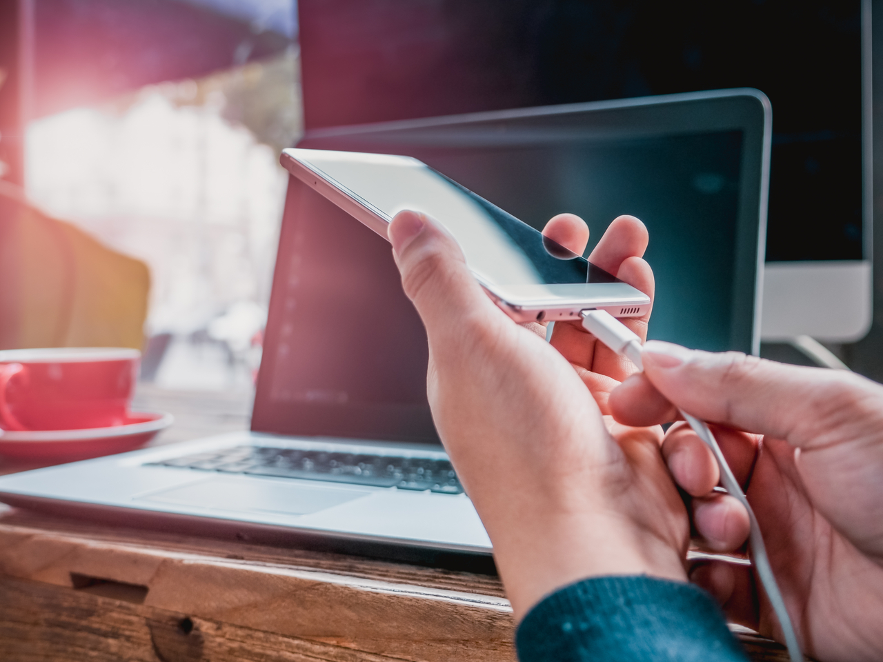 मोवाइल चार्ज गर्ने क्रममा करेन्ट लागेर मृत्यु