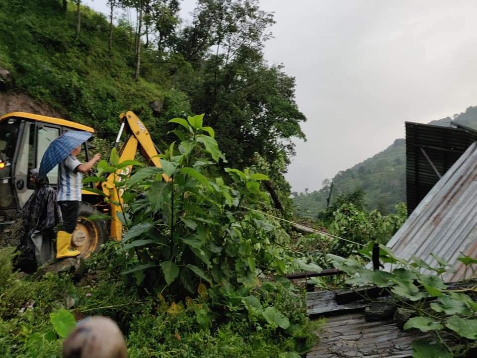 मेलम्ची–११ मा पहिरो खस्दा आठ जना बेपत्ता, एकको उद्धार