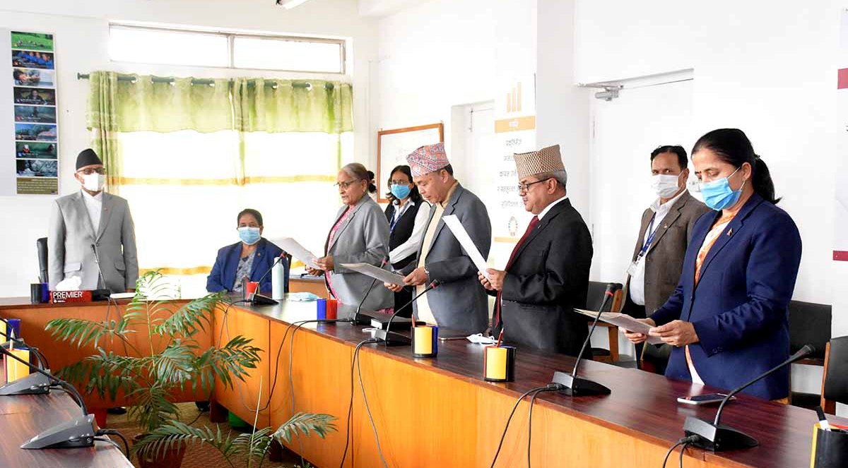 राष्ट्रियसभा मातहतका चार समितिका सभापतिद्धारा शपथ ग्रहण