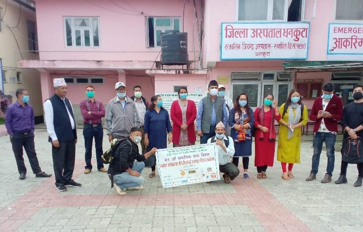 गैरसरकारी संस्था महासंघ धनकुटाद्धारा विरामीहरुलाई फलफुल वितरण