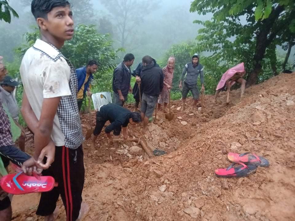 अविरल वर्षाका कारण स्याङ्जामा पहिरो खस्दा एकै परिवारका नौ जनाको मृत्यु