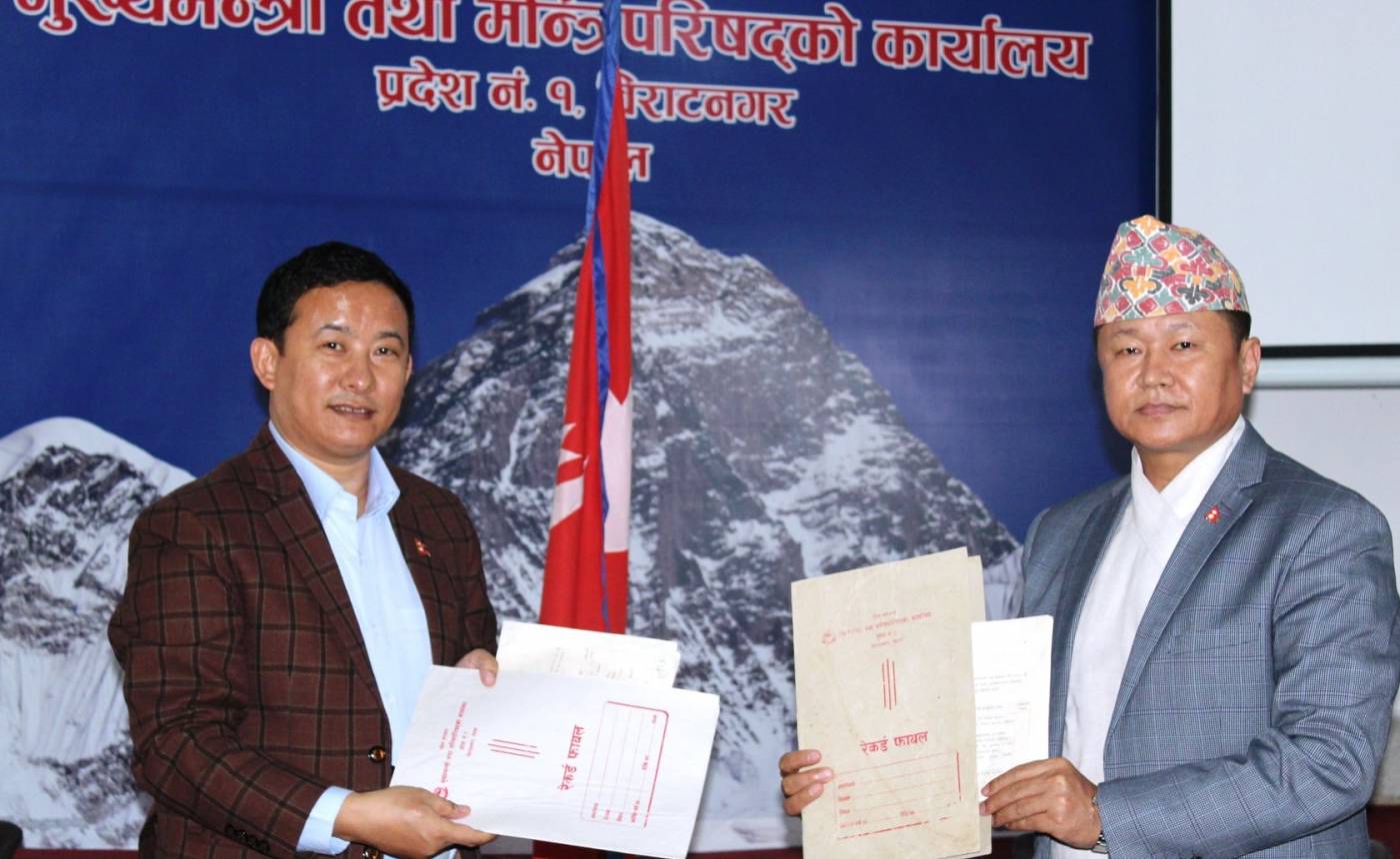 प्रदेश–१ का मुख्यमन्त्री राईद्धारा मन्त्रीहरुसंग कार्यसम्पादन सम्झौता