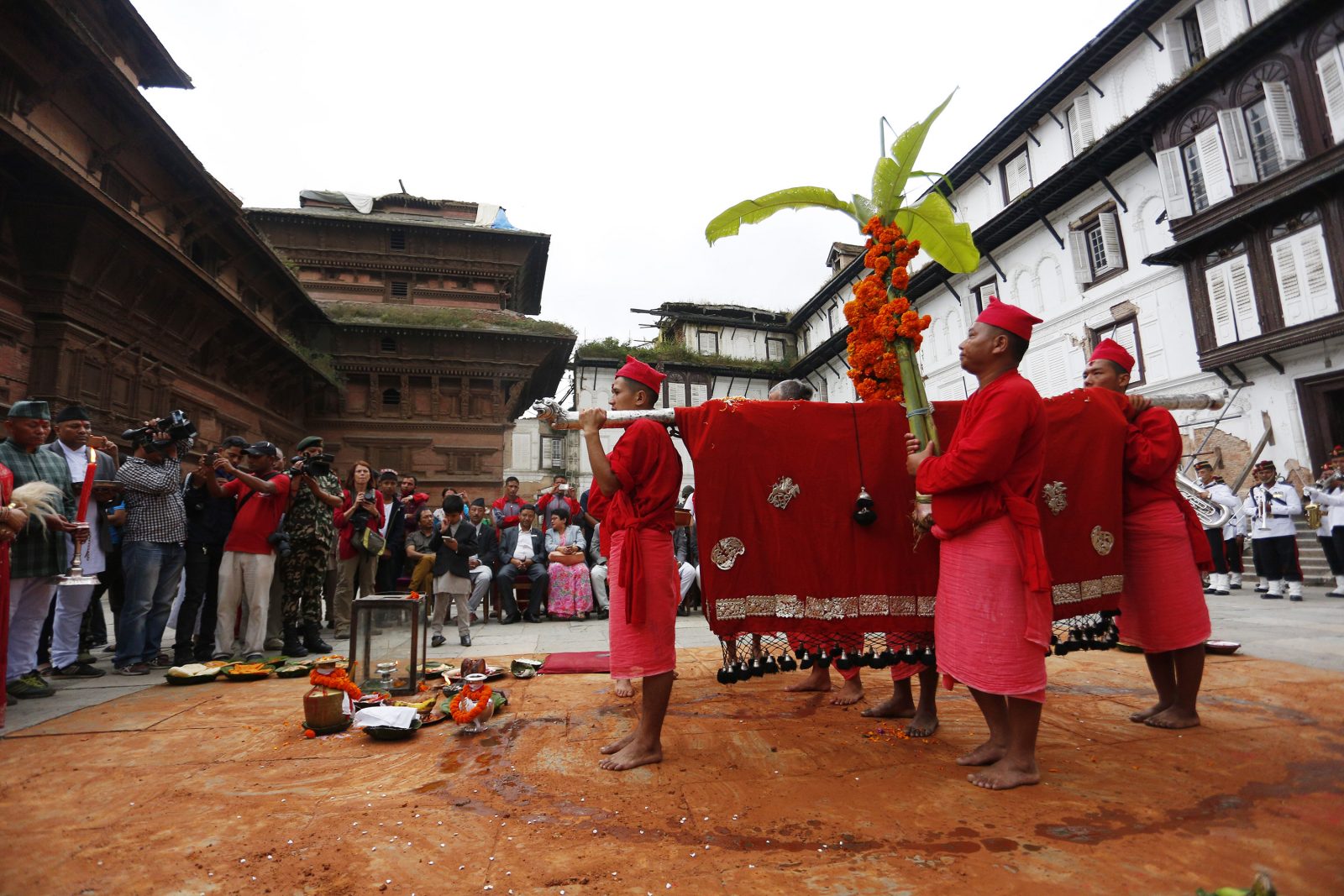 आज दशैंको सातौँ दिन, घर घरमा फूलपाती भित्र्याइदैँ