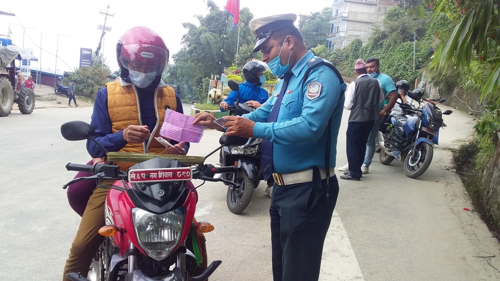 इलाममा सार्वजनिक सवारीसाधनको अनुगनमा कडाई