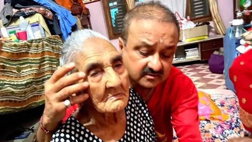 चर्चित हांस्यकलाकार शिवहरी पौडेललाई मातृशोक