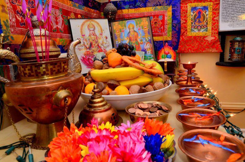 आज यमपञ्चकको तेस्रो दिन, धनकी देवी लक्ष्मीको पूजाआराधना गरिदैं