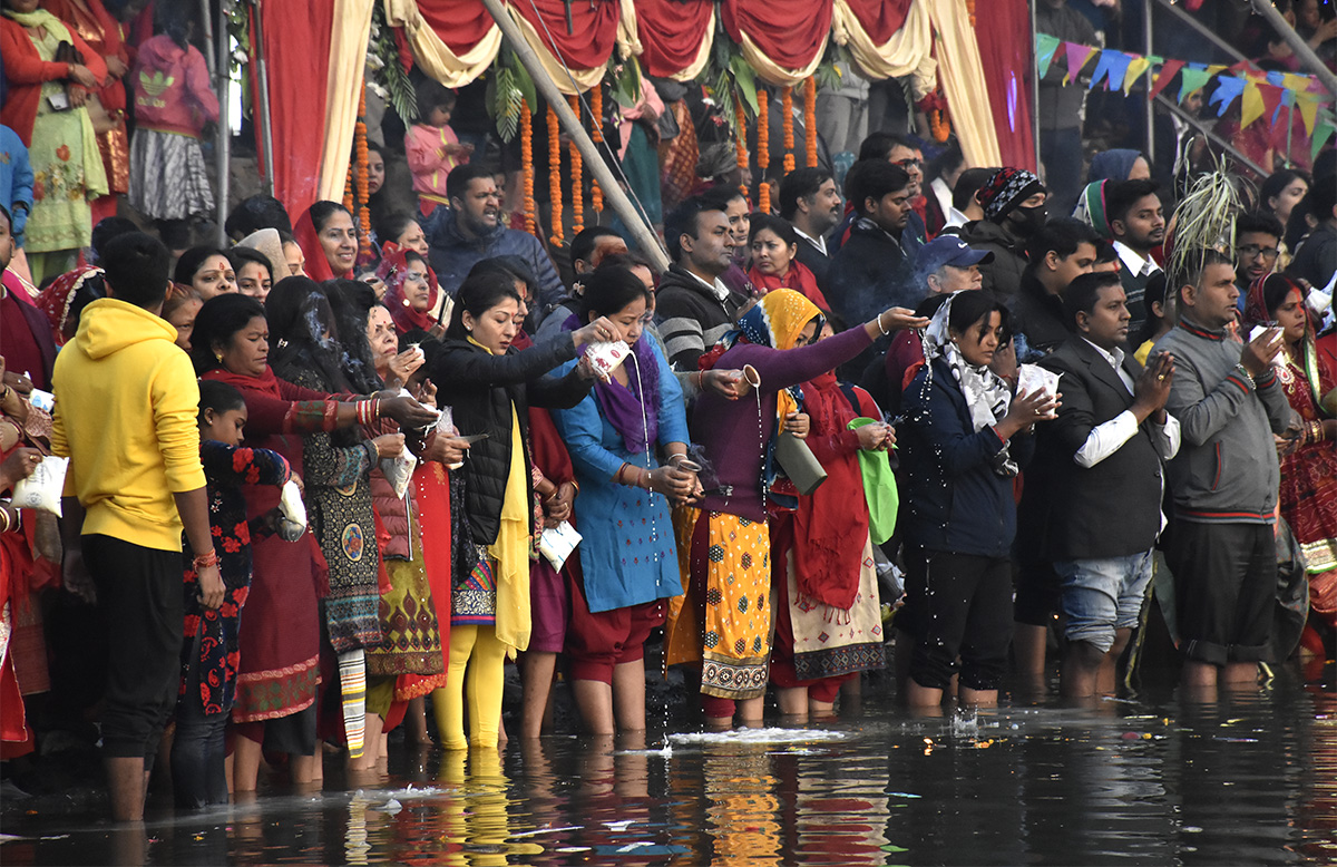 उदाउँदो सूर्यलाई अघ्र्य दिएर छैठ पर्व सम्पन्न
