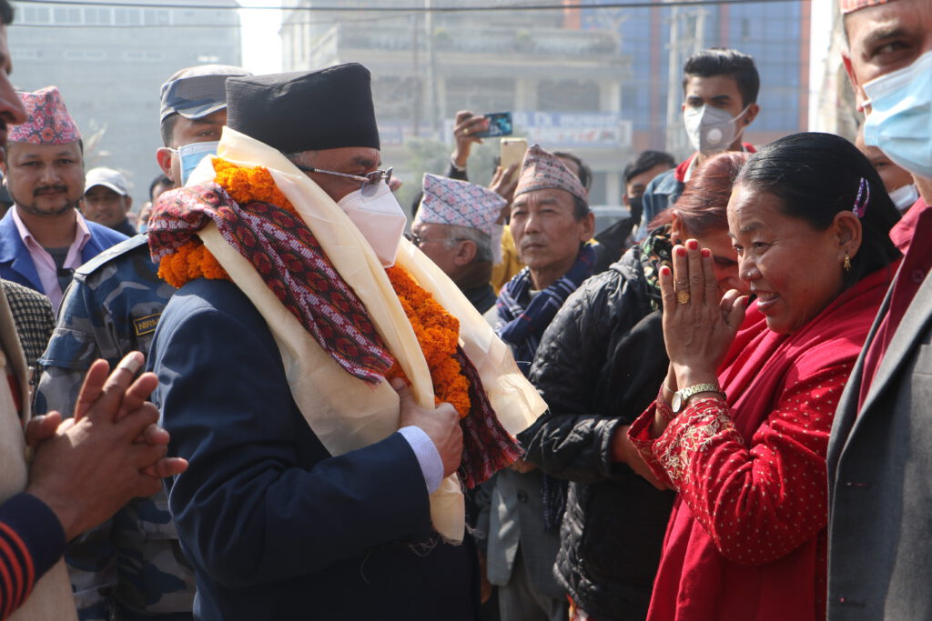 प्रचण्ड अचानक ओलीको गृह नगर दमकमा !