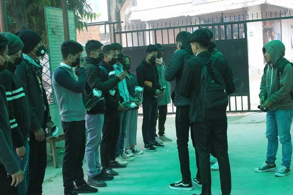 दमक क्याम्पसमा अनेरास्ववियूको विरोध प्रर्दशन जारीः आज कालो मास्क लगाएर सरसफाई