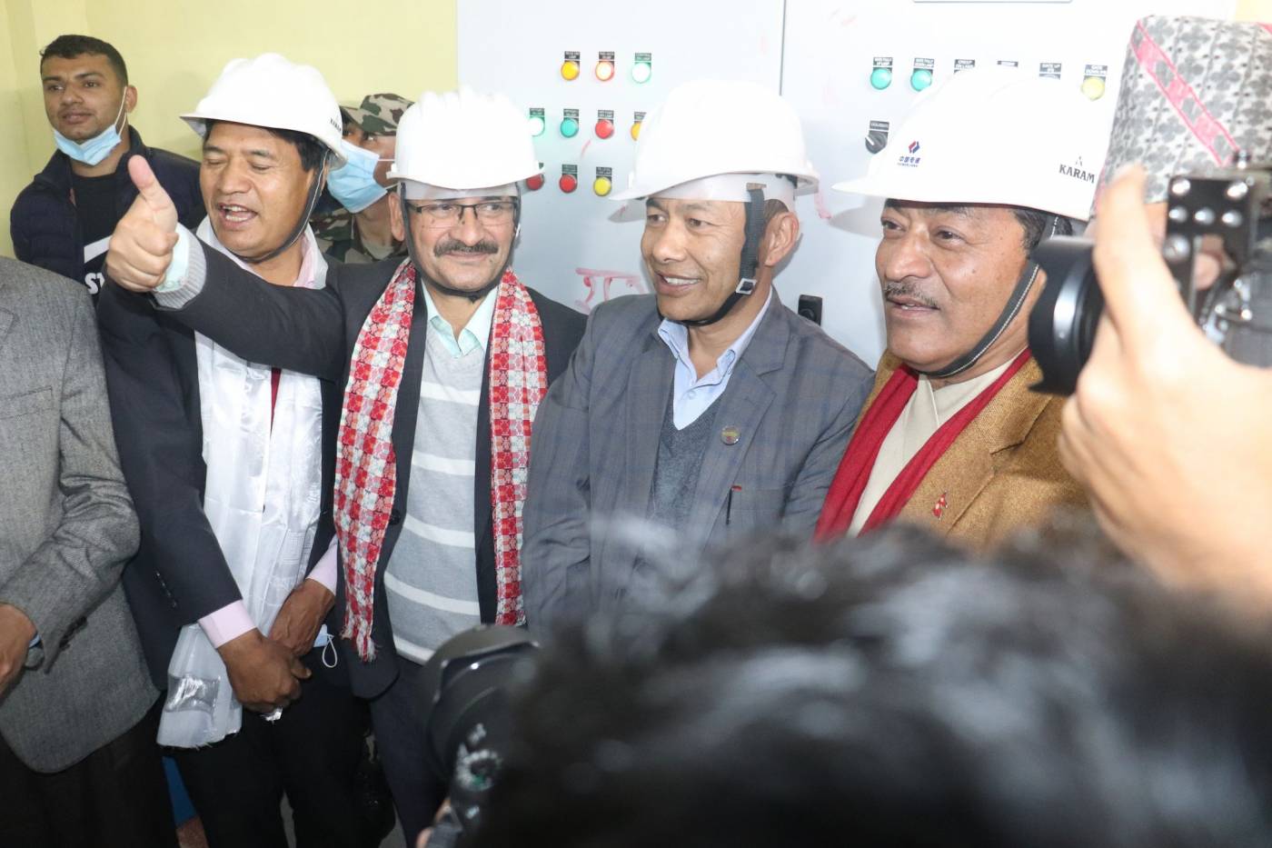 मेलम्ची खानेपानीको सुरूङमा पानी हालेर परीक्षण शुरु गरियो
