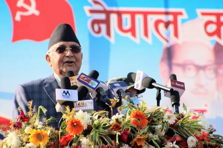 वैद्य र डाक्टरले छाडेका प्रचण्डलाई झाँक्रीले पनि बचाउन सक्दैन: प्रधानमन्त्री ओली