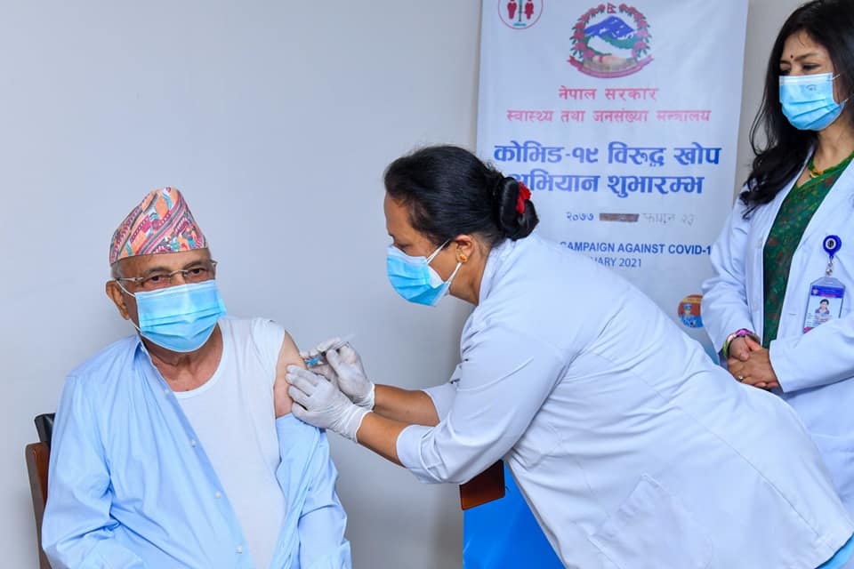 प्रधानमन्त्रीले लगाए कोरोना विरुद्धको खोप