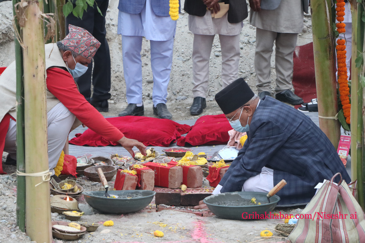 मुलुककै सवैभन्दा ठूलो औद्योगिक पार्कको प्रधानमन्त्रीद्धारा शिलान्यास (फोटो फिचर)