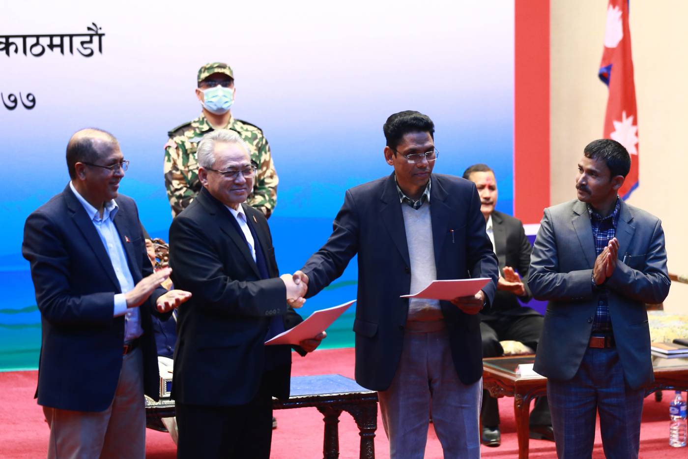 सहमति पत्रमा हस्ताक्षर, प्रधानमन्त्री ओली र विप्लव एउटै मञ्चमा