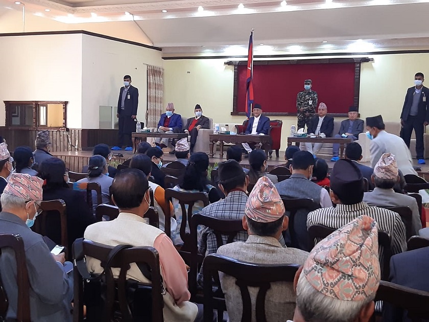 दुई समुहका एमाले सांसदहरु बालुवाटारमा बहश गर्दे, नेपाल र रावललाई कारवाही गर्ने ओलीको संकेत