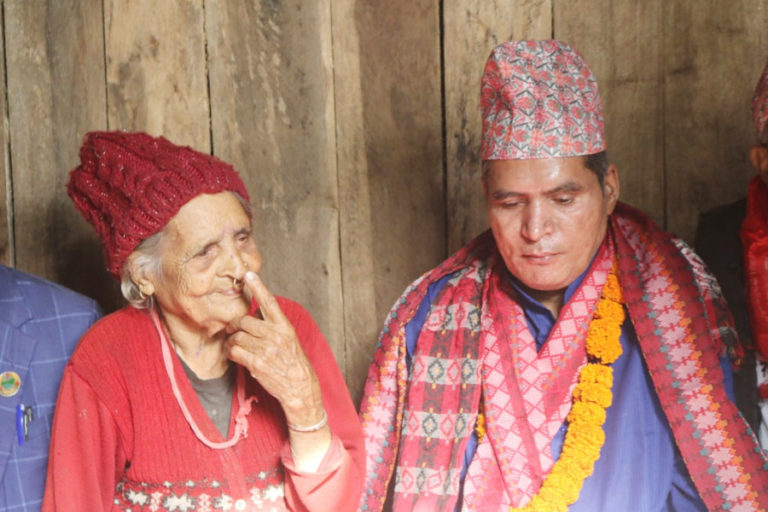 भारतीय जेलबाट ४० वर्षपछि मुक्त भएका दुर्गाप्रसादको उपचार प्रदेश सरकारले गर्ने