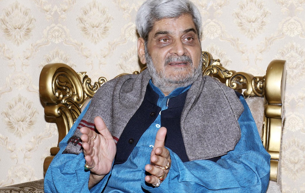 निजामती कर्मचारी प्रणाली दोषपूर्ण छः मन्त्री त्रिपाठी