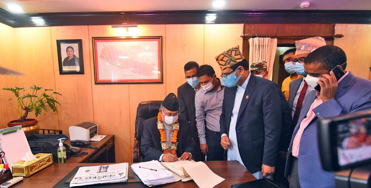 नवनियुक्त तीन मन्त्रीद्धारा पदभार ग्रहण