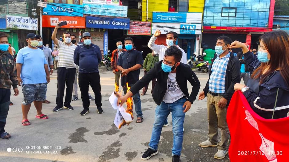 इलाममा प्रधानन्यायाधीशको पुत्ला दहन