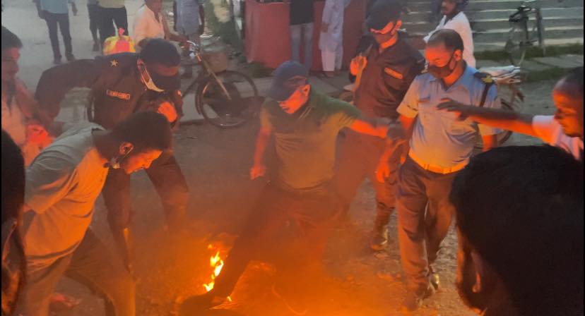 ‘विचारको बन्धन टुट्दैन, एमाले कहिल्यै फुट्दैन’ भन्दै अध्यादेशको विरुद्धमा अनेरास्ववियुको प्रर्दशन