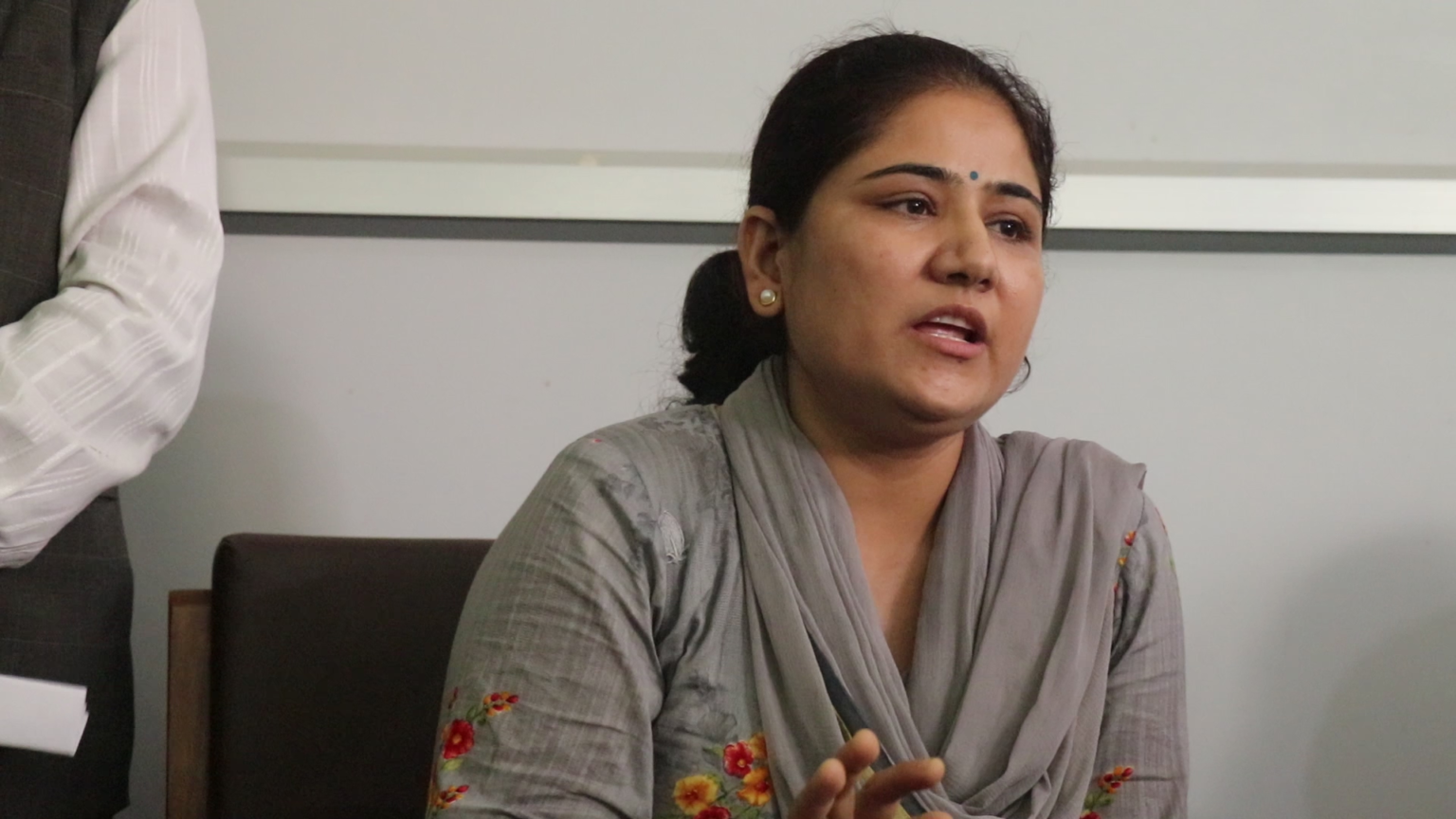 प्रदेश सांसद बिमला वलीले मुख्यमन्त्री पोखरेललाई एक करोड मागेको खुलासा