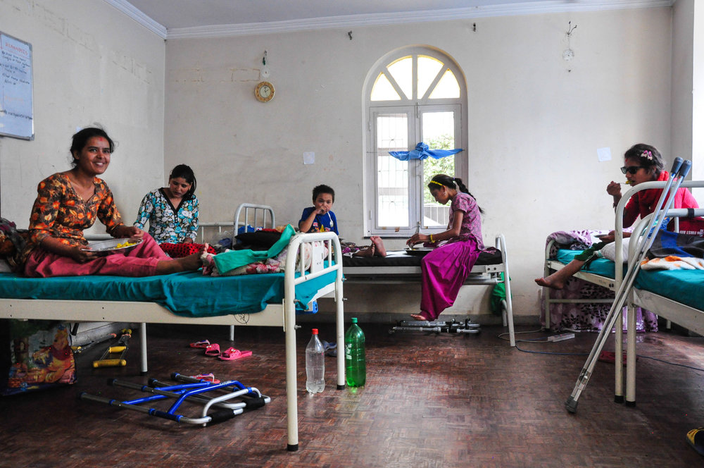 झापाका कोभिड अस्पतालहरु सङ्क्रमितले भरिभराउ