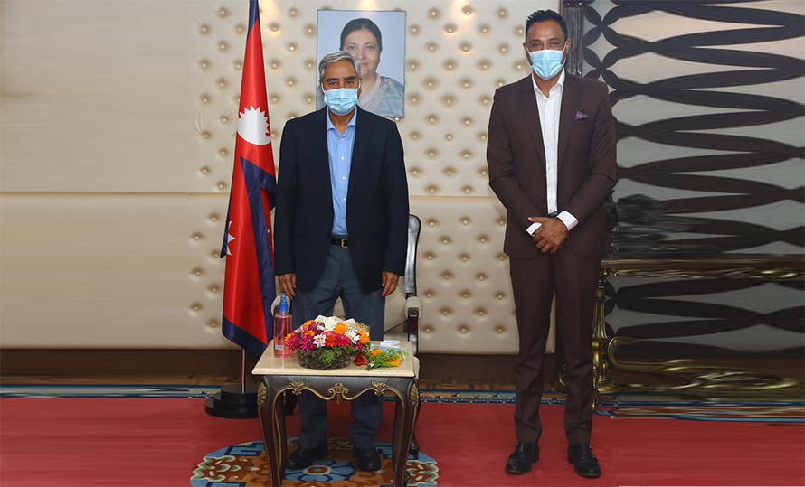 प्रधानमन्त्री देउवा र पूर्व कप्तान पारस खड्काबीच भेटवार्ता