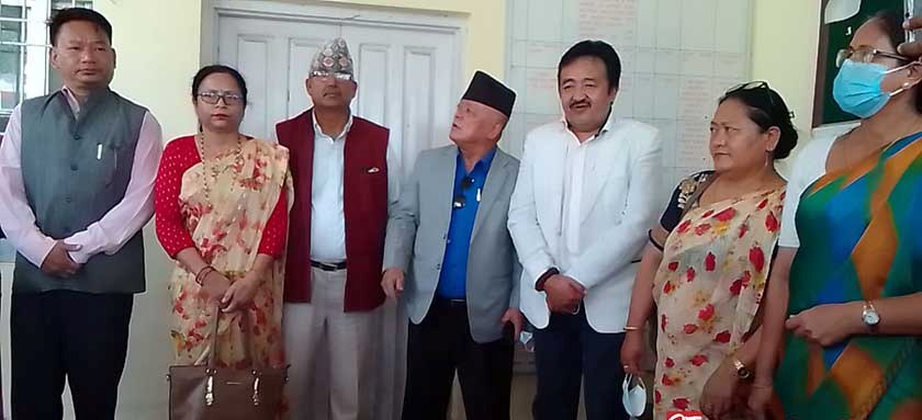 प्रदेश–१ सरकार अल्पमतमा, एमालेका १० सांसदद्धारा नेकपा (एस)को पक्षमा सनखत