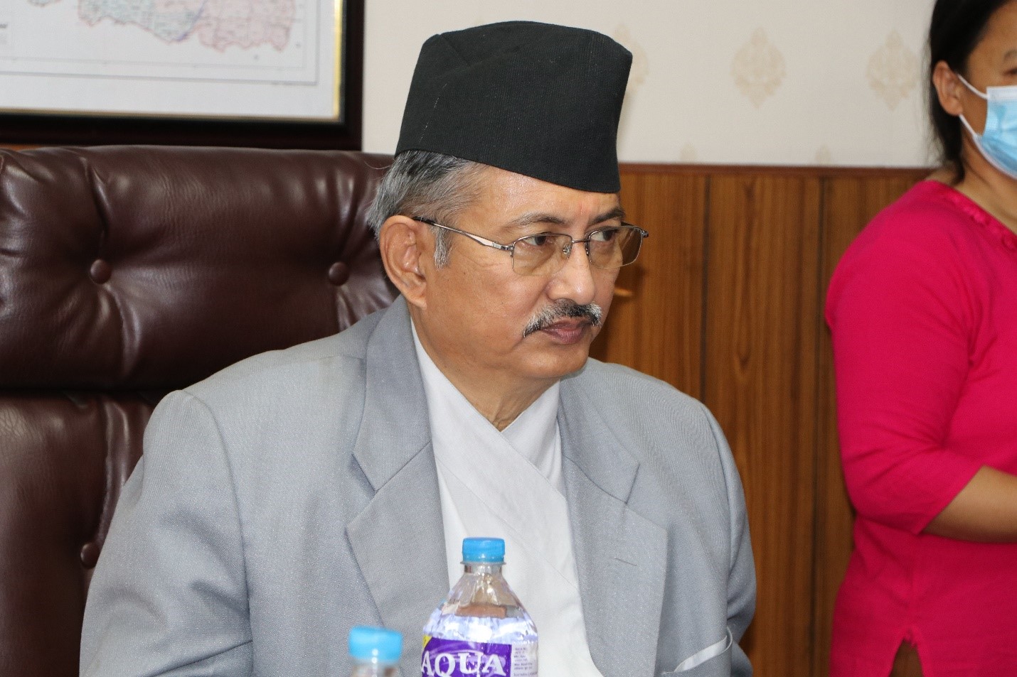 मोहन वैद्यको स्वास्थ्यजानकारी लिन गृहमन्त्री खाण अस्पतालमा